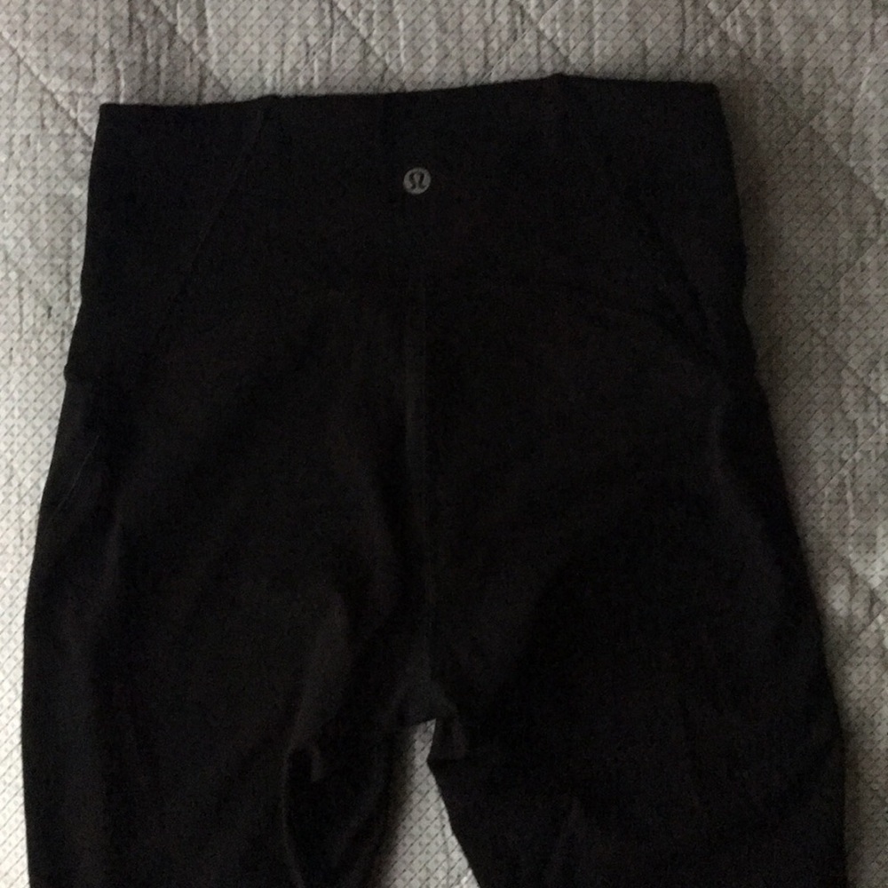 Lululemon black crops like new
